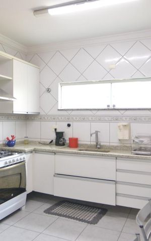 Casa à venda com 870m², 8 quartos e 8 vagasCozinha 1