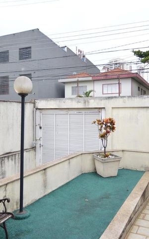Casa à venda com 870m², 8 quartos e 8 vagasÁrea interna da entrada