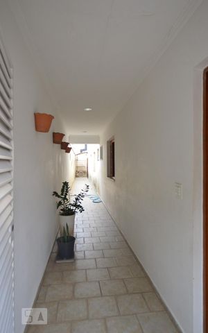 Casa à venda com 870m², 8 quartos e 8 vagasCorredor da entrada
