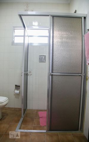 Casa à venda com 236m², 3 quartos e 4 vagas Casa à venda com 236m², 3 quartos e 4 vagasBanheiro
