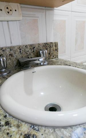Apartamento à venda com 120m², 2 quartos e 2 vagasBanheiro da Suíte 1 - Pia