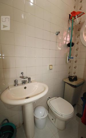 Casa à venda com 800m², 4 quartos e 6 vagasBanheiro de Serviço