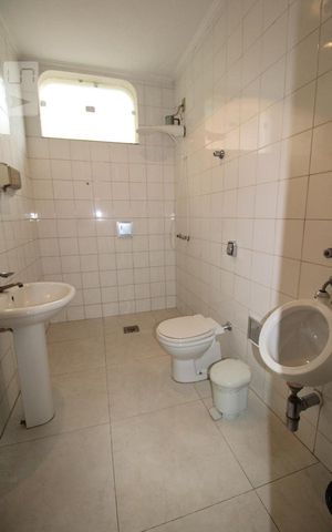 Casa à venda com 800m², 4 quartos e 6 vagasBanheiro da Piscina
