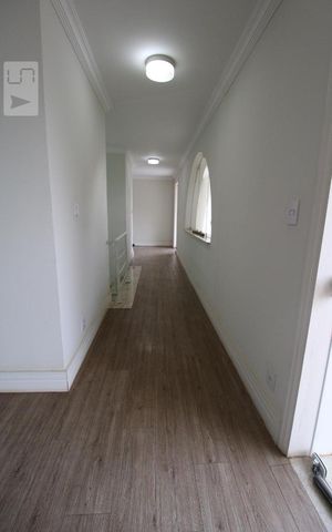 Casa à venda com 800m², 4 quartos e 6 vagasCorredor