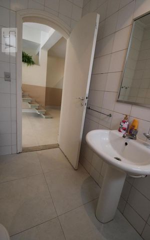 Casa à venda com 800m², 4 quartos e 6 vagasBanheiro da Piscina