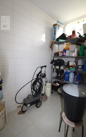 Casa à venda com 800m², 4 quartos e 6 vagasVestiário