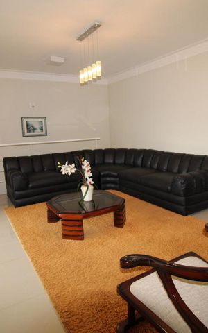 Casa à venda com 800m², 4 quartos e 6 vagasSala
