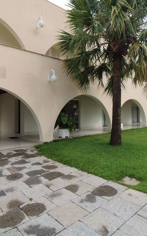 Casa à venda com 800m², 4 quartos e 6 vagasFachada