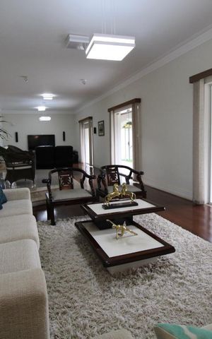Casa à venda com 800m², 4 quartos e 6 vagasSala