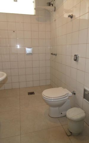 Casa à venda com 800m², 4 quartos e 6 vagasBanheiro da Piscina