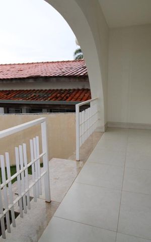 Casa à venda com 800m², 4 quartos e 6 vagasSacada da Sala (para os fundos)