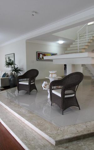 Casa à venda com 800m², 4 quartos e 6 vagasSala