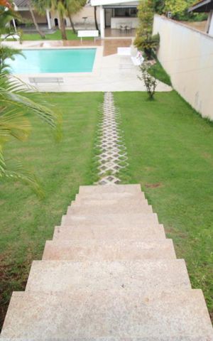 Casa à venda com 800m², 4 quartos e 6 vagasEscada