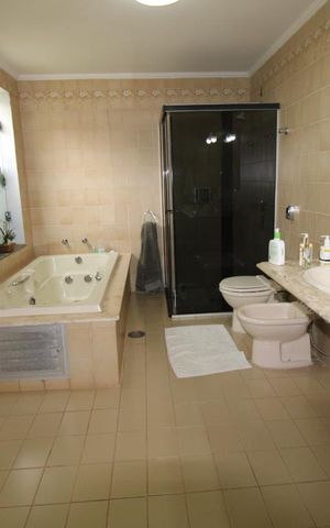 Casa à venda com 800m², 4 quartos e 6 vagasBanheiro do Quarto 4