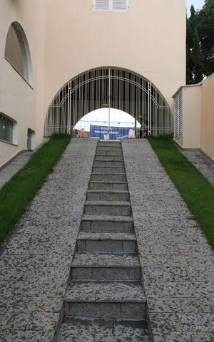 Casa à venda com 800m², 4 quartos e 6 vagasAcesso à garagem (frente)