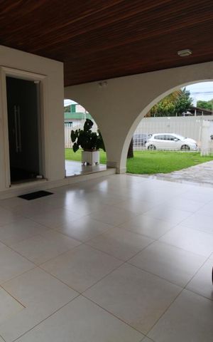Casa à venda com 800m², 4 quartos e 6 vagasGaragem (frente)