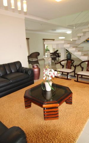 Casa à venda com 800m², 4 quartos e 6 vagasSala