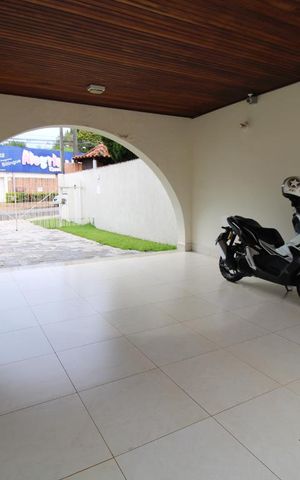 Casa à venda com 800m², 4 quartos e 6 vagasGaragem (frente)