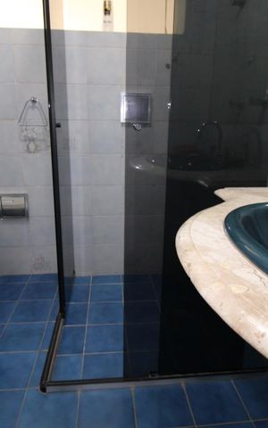 Casa à venda com 800m², 4 quartos e 6 vagasBanheiro do Quarto 1