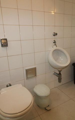 Casa à venda com 800m², 4 quartos e 6 vagasBanheiro da Piscina