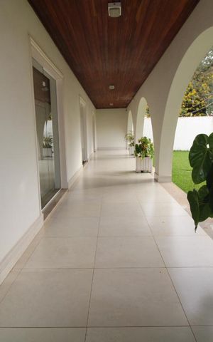 Casa à venda com 800m², 4 quartos e 6 vagasGaragem (frente)