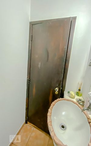 Casa à venda com 200m², 4 quartos e 2 vagasLavabo