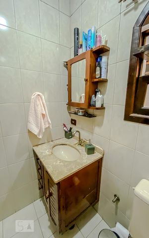 Casa à venda com 200m², 4 quartos e 2 vagasBanheiro