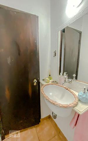 Casa à venda com 200m², 4 quartos e 2 vagasLavabo