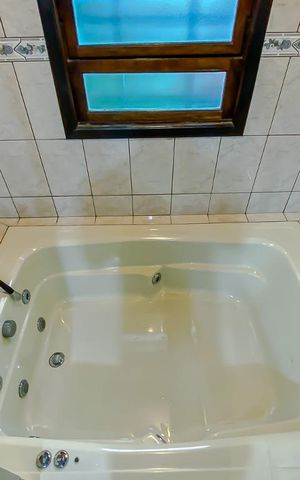Casa à venda com 200m², 4 quartos e 2 vagasDetalhe do Banheiro da Suite