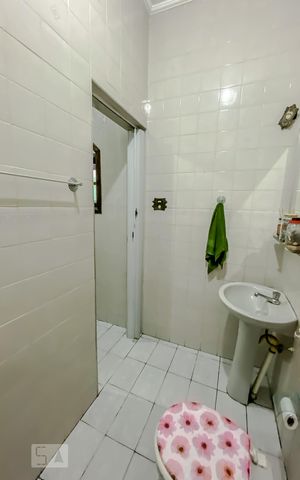 Casa à venda com 200m², 4 quartos e 2 vagasBanheiro de Serviço