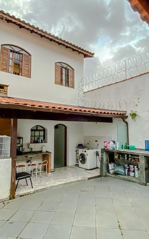 Casa à venda com 200m², 4 quartos e 2 vagasQuintal