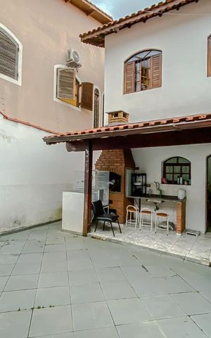 Casa à venda com 200m², 4 quartos e 2 vagasQuintal