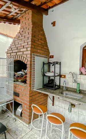 Casa à venda com 200m², 4 quartos e 2 vagasChurrasqueira