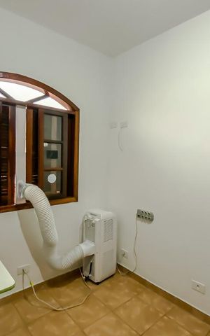 Casa à venda com 200m², 4 quartos e 2 vagasQuarto