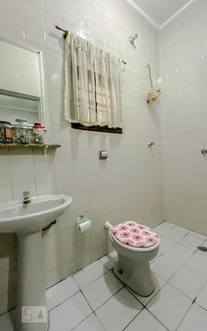 Casa à venda com 200m², 4 quartos e 2 vagasBanheiro de Serviço