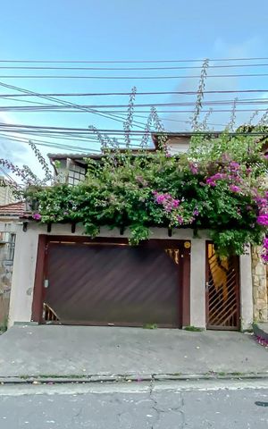 Casa à venda com 200m², 4 quartos e 2 vagasFachada