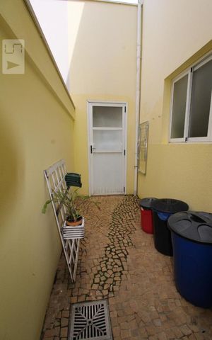 Casa de condomínio à venda com 400m², 3 quartos e 4 vagasCorredor externo
