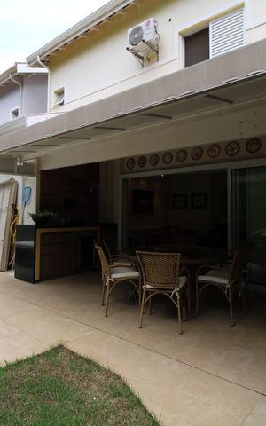 Casa de condomínio à venda com 400m², 3 quartos e 4 vagasQuintal