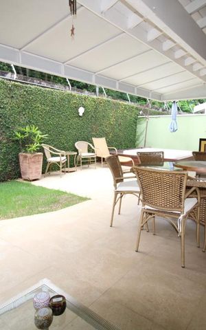 Casa de condomínio à venda com 400m², 3 quartos e 4 vagasQuintal