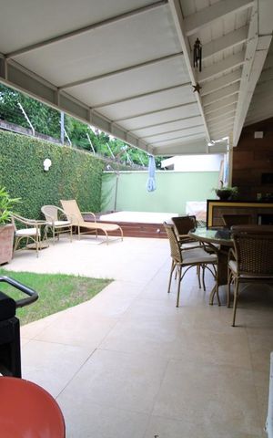 Casa de condomínio à venda com 400m², 3 quartos e 4 vagasQuintal