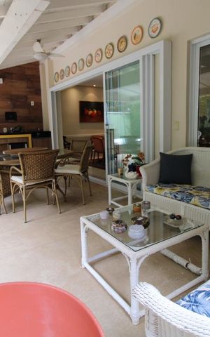 Casa de condomínio à venda com 400m², 3 quartos e 4 vagasQuintal