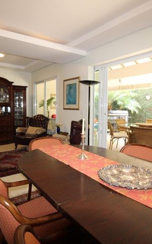 Casa de condomínio à venda com 400m², 3 quartos e 4 vagasSala