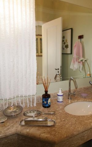 Casa de condomínio à venda com 400m², 3 quartos e 4 vagasLavabo