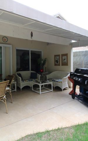 Casa de condomínio à venda com 400m², 3 quartos e 4 vagasQuintal