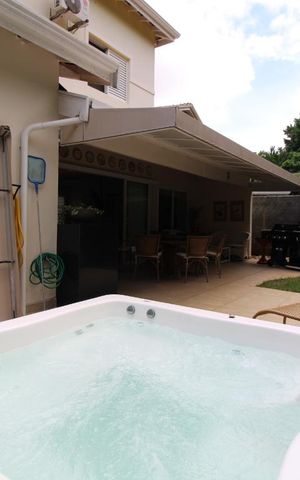Casa de condomínio à venda com 400m², 3 quartos e 4 vagasQuintal