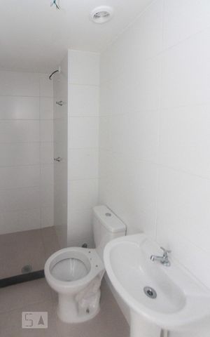 Apartamento para alugar com 33m², 2 quartos e sem vaga Apartamento para alugar com 33m², 2 quartos e sem vagaBanheiro