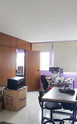 Casa à venda com 340m², 3 quartos e 2 vagasEscritório