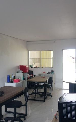 Casa à venda com 340m², 3 quartos e 2 vagasEscritório