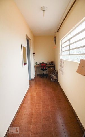 Casa à venda com 150m², 2 quartos e 2 vagasCorredor
