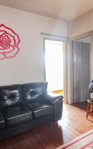 Casa à venda com 150m², 2 quartos e 2 vagasSala casa 2